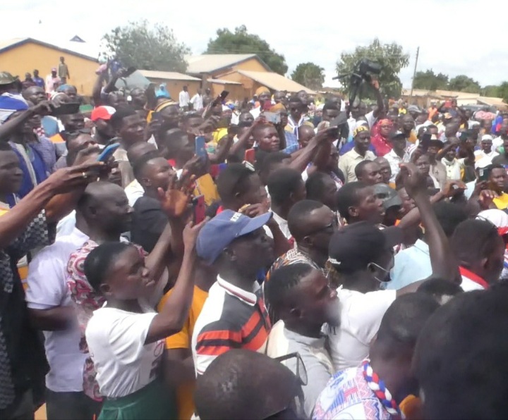 VIDEO: Lawyer Kpemka overwhelmed with sincere support as he files nomination form