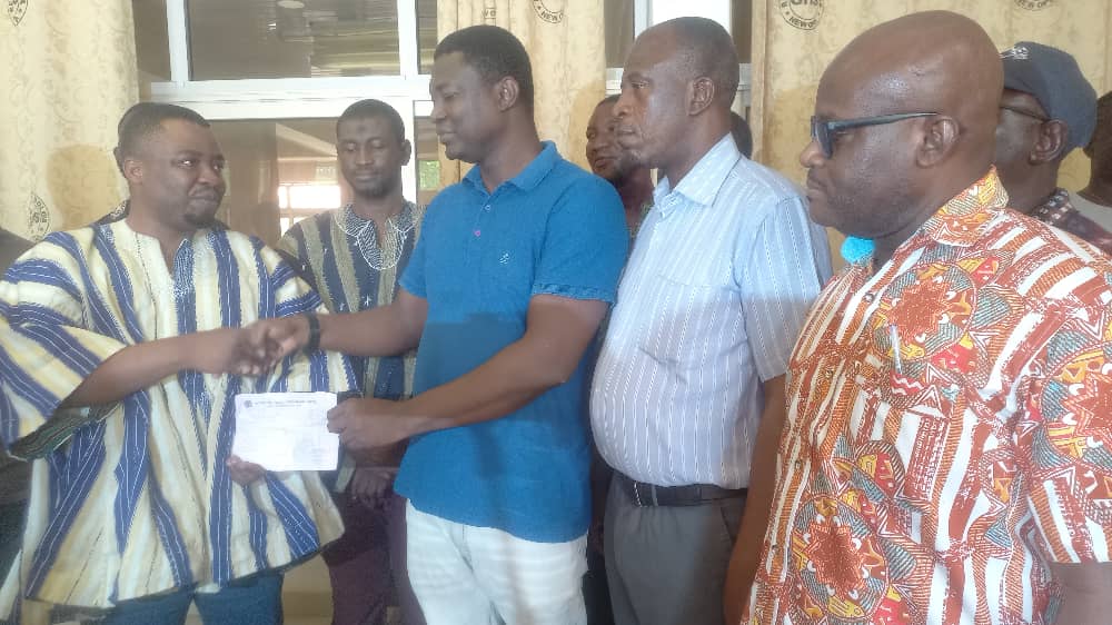 Mathew Silas Amoah contributes Ghc20,000 & 3 air conditioners for the regional dialysis centre