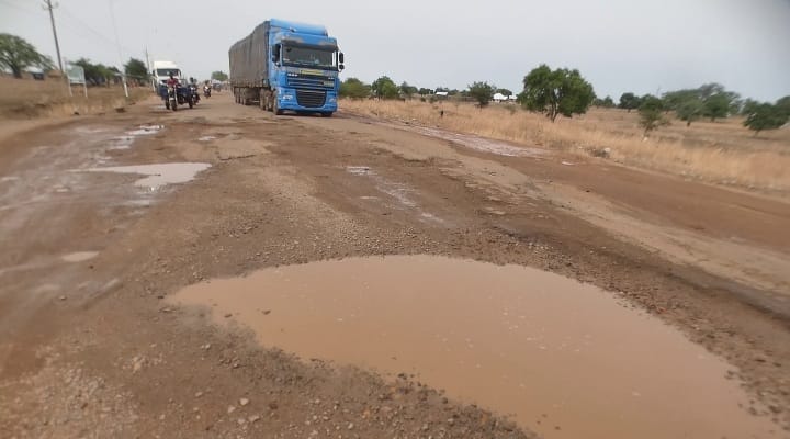 Winkongo-Extee Crystal Hotel Junction Road: A Ticking Time Bomb for Road Users–Photos Attached