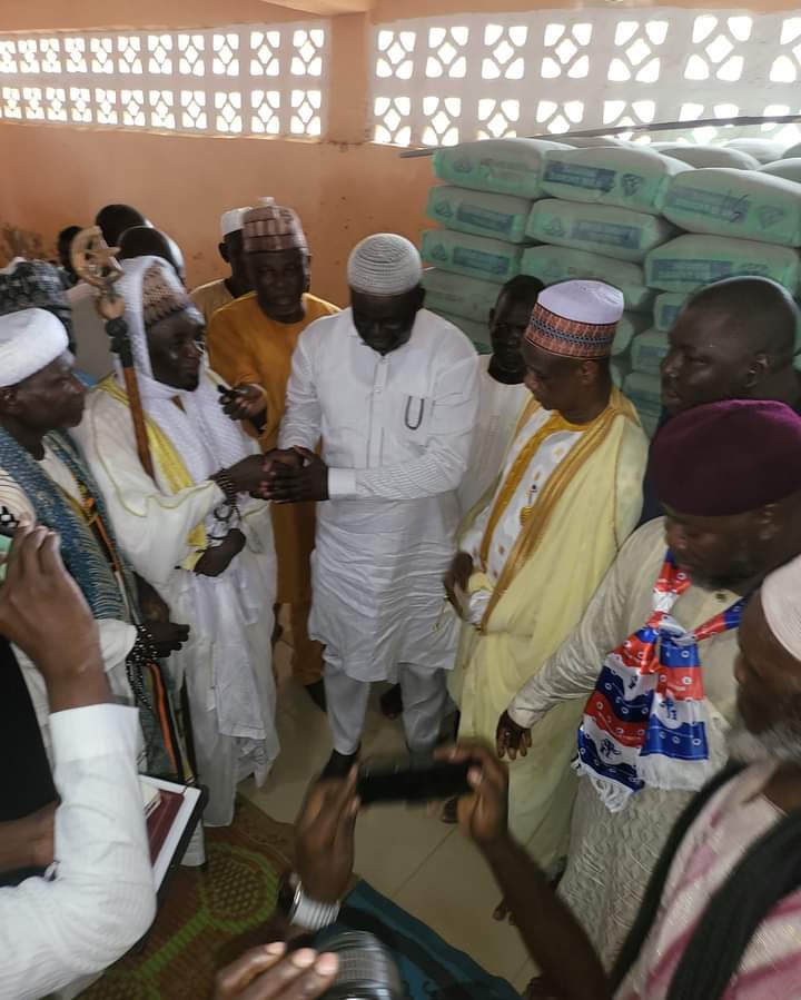Vice President Dr. Mahamudu Bawumia Supports Bawku Central Mosque with 2000 Bags of Cement