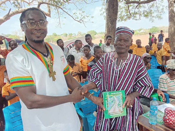 “Anapoka and Anaba in the Path of the Trees” Launches at Zorkor Tarongo Primary School
